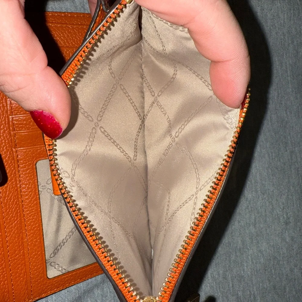 Michael Kors Wallet - Picture 6 of 6